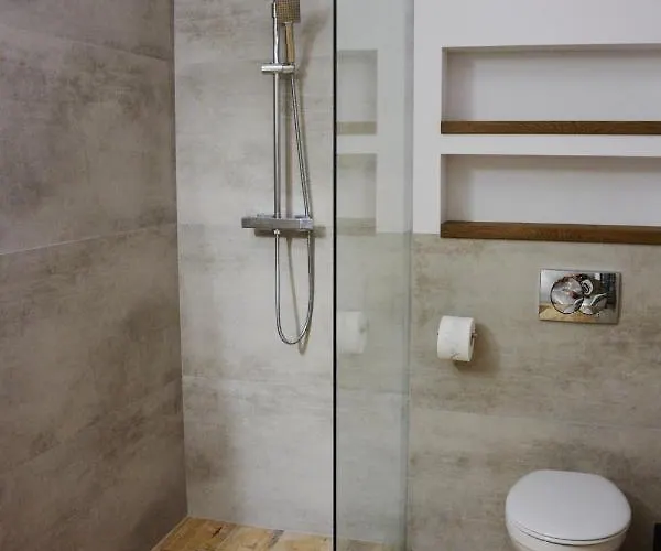 Czarny Dzial Konukevi 3*